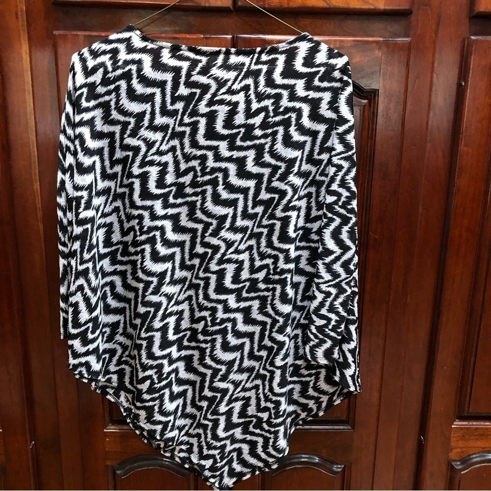 Chico’s Black & White Chevron Print Poncho One Size Fits Most - Picture 5 of 6